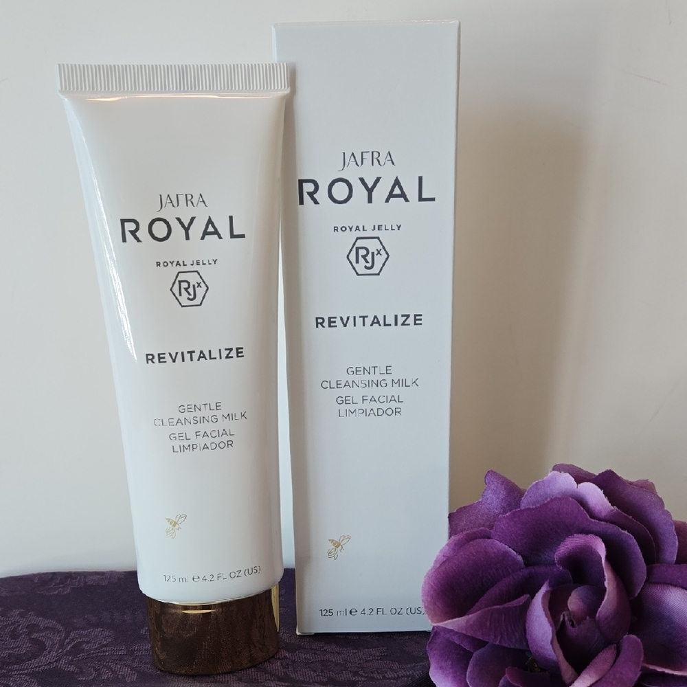 JAFRA Royal Revitalize Gentle Cleansing Milk 4.2 oz – Hydrating Cleanser – NWT